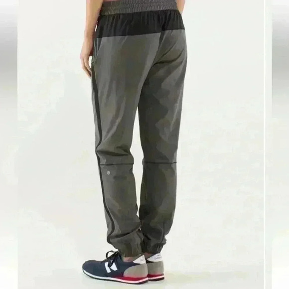 Lululemon Track To Reality Pant
Soot Light / Black / Slalom Stripe Angel Wing - Picture 2 of 16